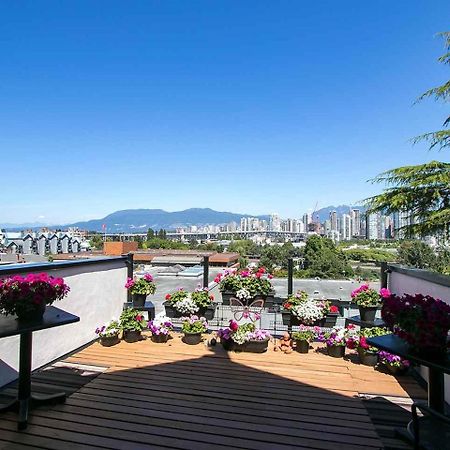 Апартаменты Billion Dollar Views In A Beautiful Fairview Slopes Heritage House Ванкувер Экстерьер фото