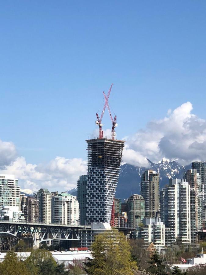 Апартаменты Billion Dollar Views In A Beautiful Fairview Slopes Heritage House Ванкувер Экстерьер фото